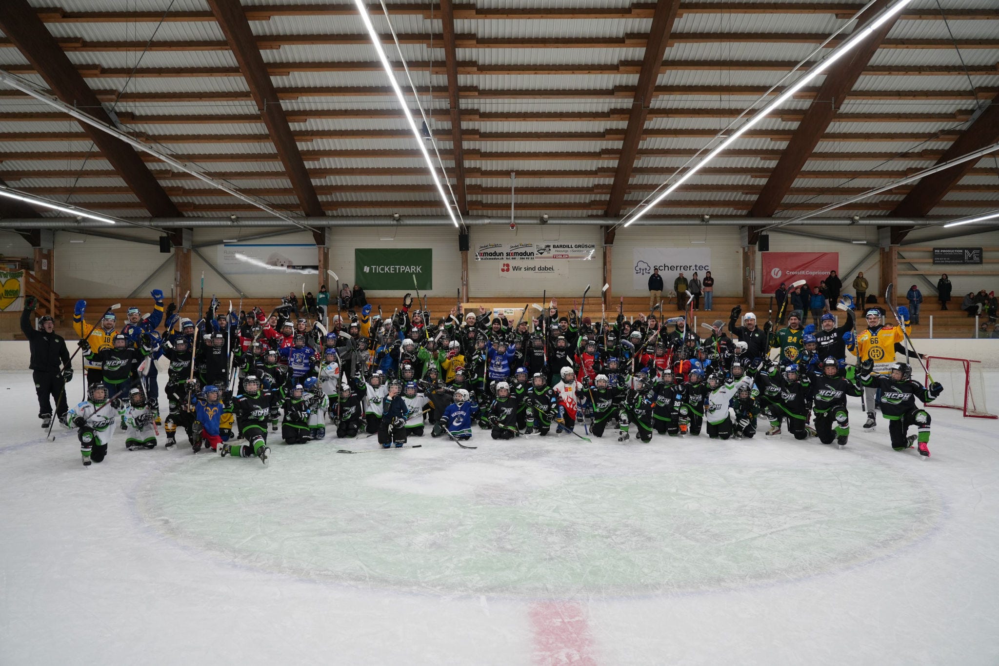 Foto di gruppo dell’HC Prättigau-Herrschaft